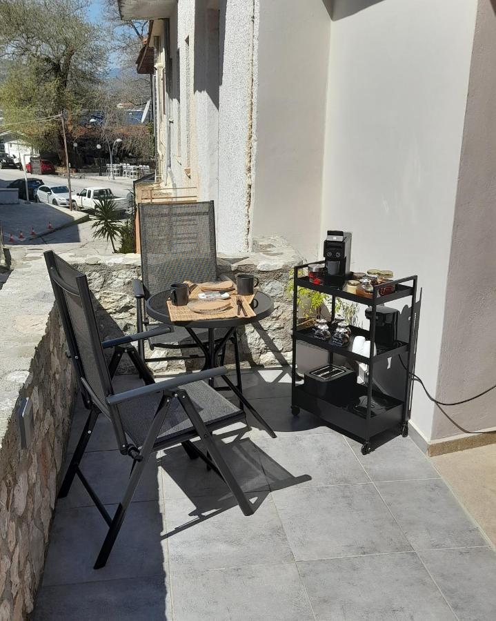 איגיו Vrachos Suites מראה חיצוני תמונה